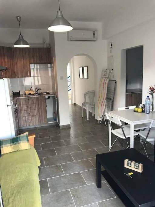 Dhekelia Diamond Apartment Larnaca Bagian luar foto